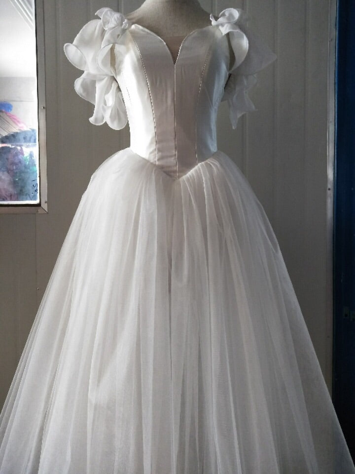 Professional Giselle Act 2 Queen of Wilis' Kingdom Myrtha White Romant – UniqueBallet